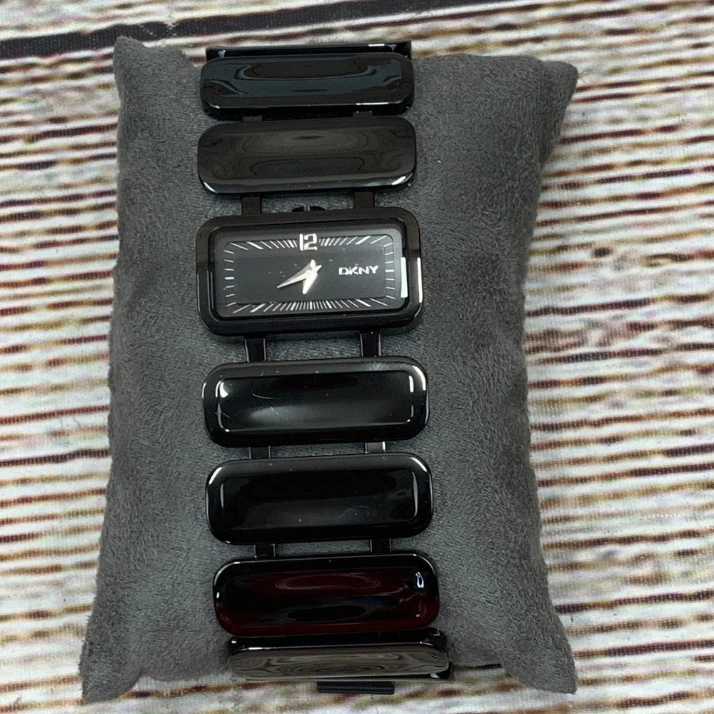 Dkny stylish rectangular
